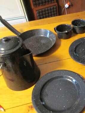 vtg enamelware 9 pc camping set coffeepot plates mugs frypan
